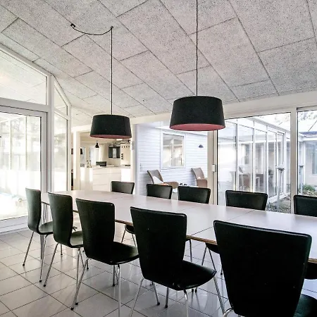 Six-bedroom In Holiday home *