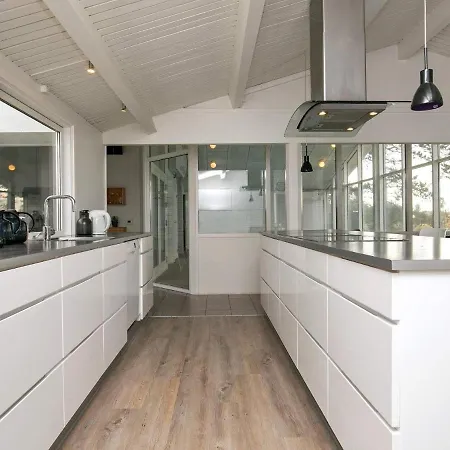 度假居 Six-bedroom In