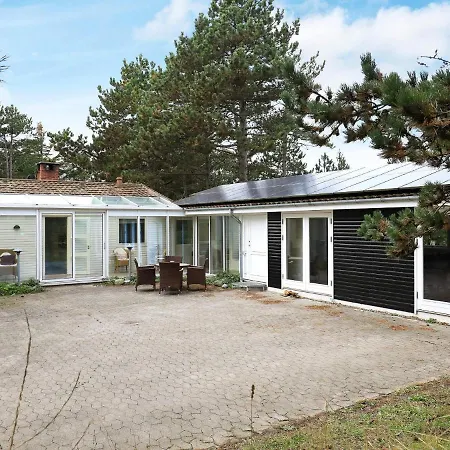 Feriehus Six-bedroom Holiday In