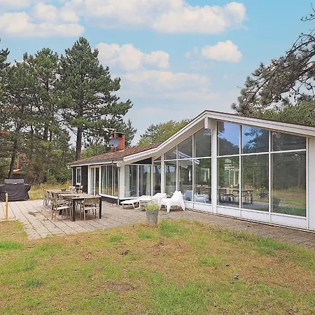 Six-bedroom In Dom wakacyjny *