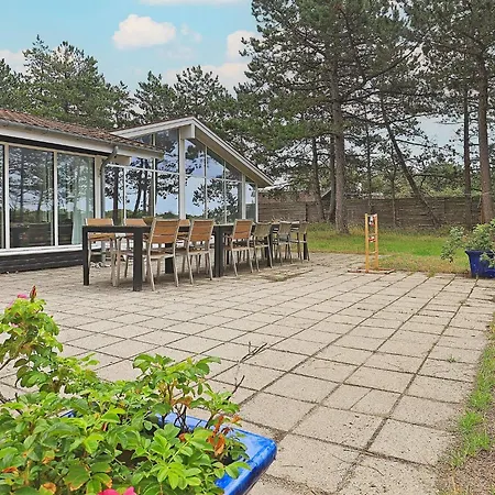 Feriehus Six-bedroom Holiday In