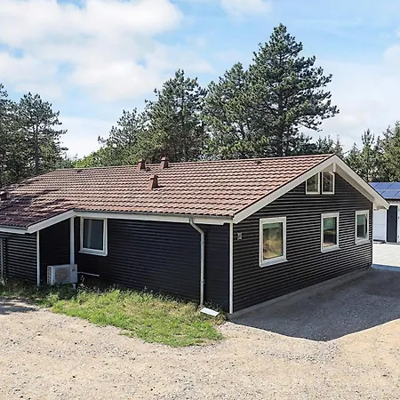 Six-bedroom In