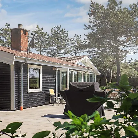 Feriehus Six-bedroom Holiday In